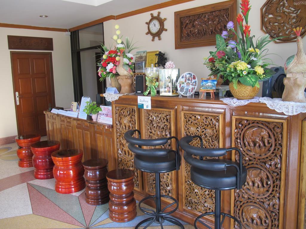 The Star Hotel Удон Тани Екстериор снимка