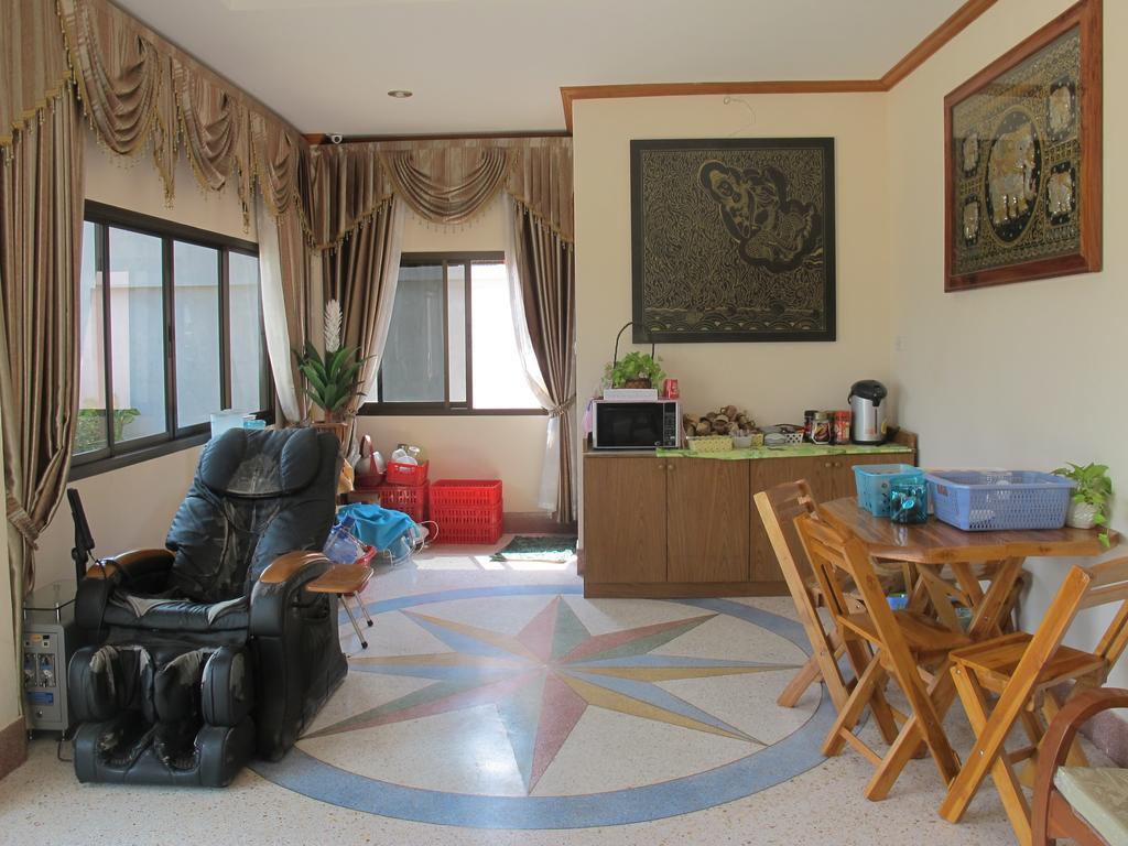 The Star Hotel Удон Тани Екстериор снимка