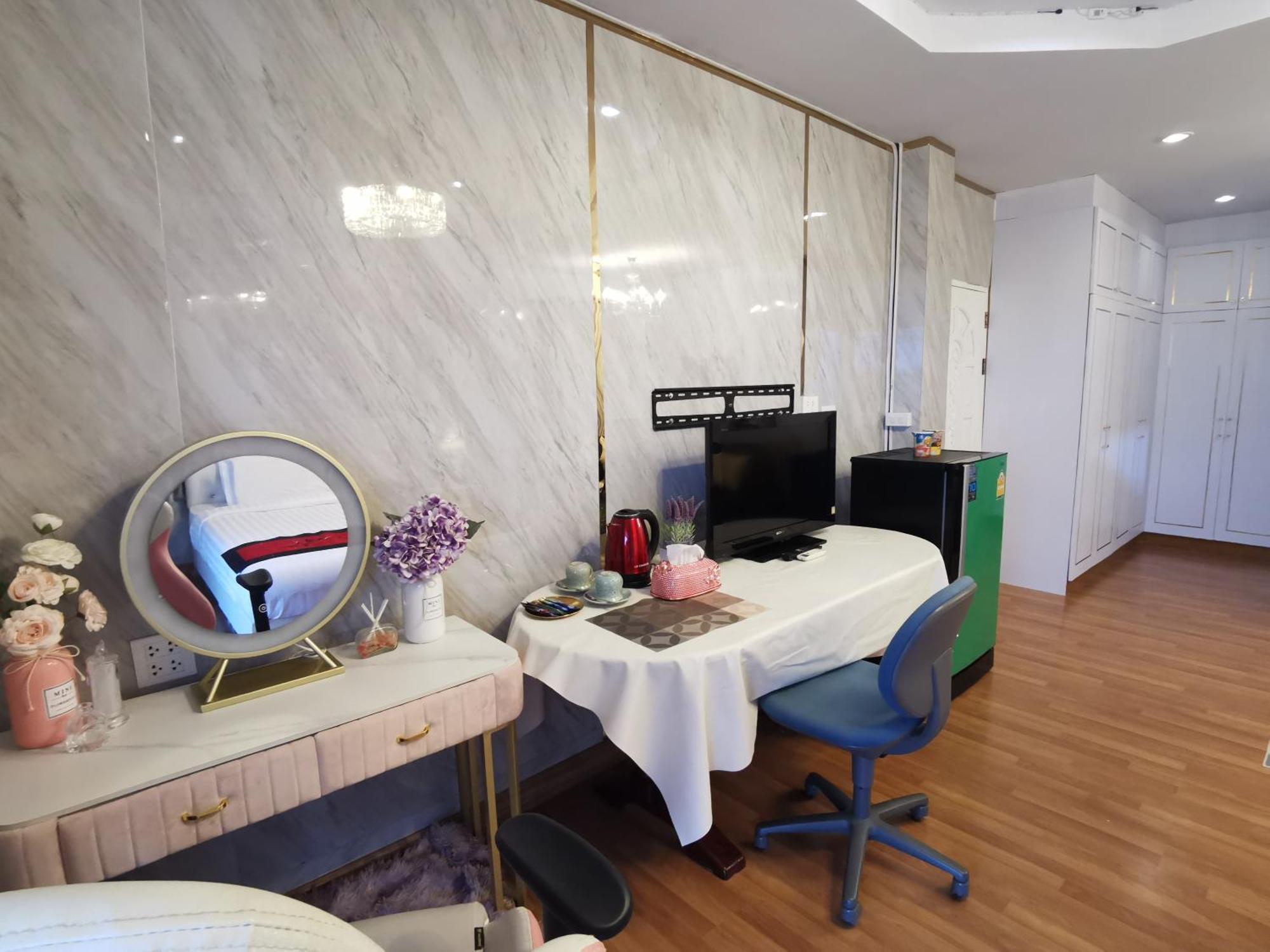 The Star Hotel Удон Тани Стая снимка