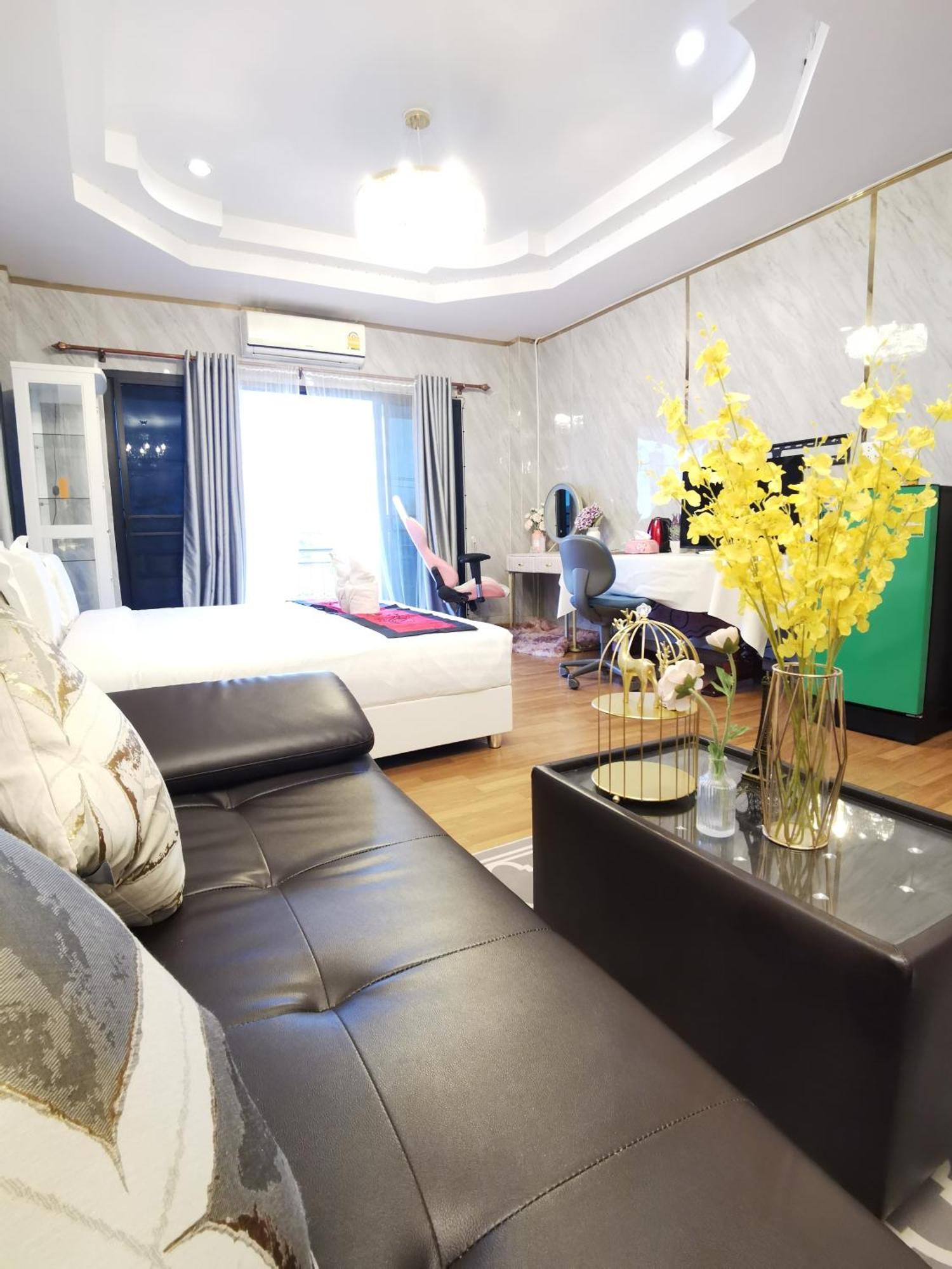 The Star Hotel Удон Тани Стая снимка