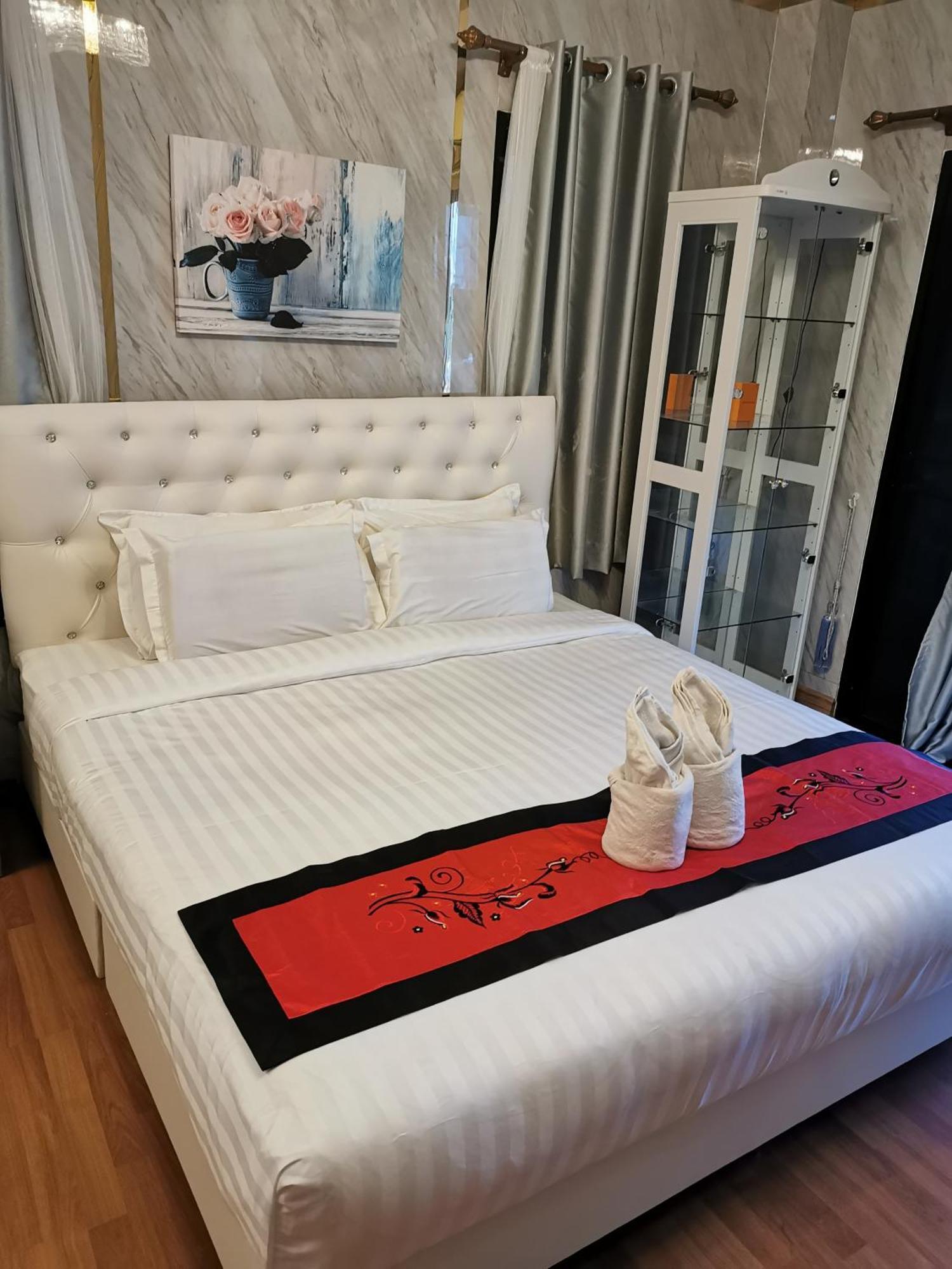 The Star Hotel Удон Тани Стая снимка
