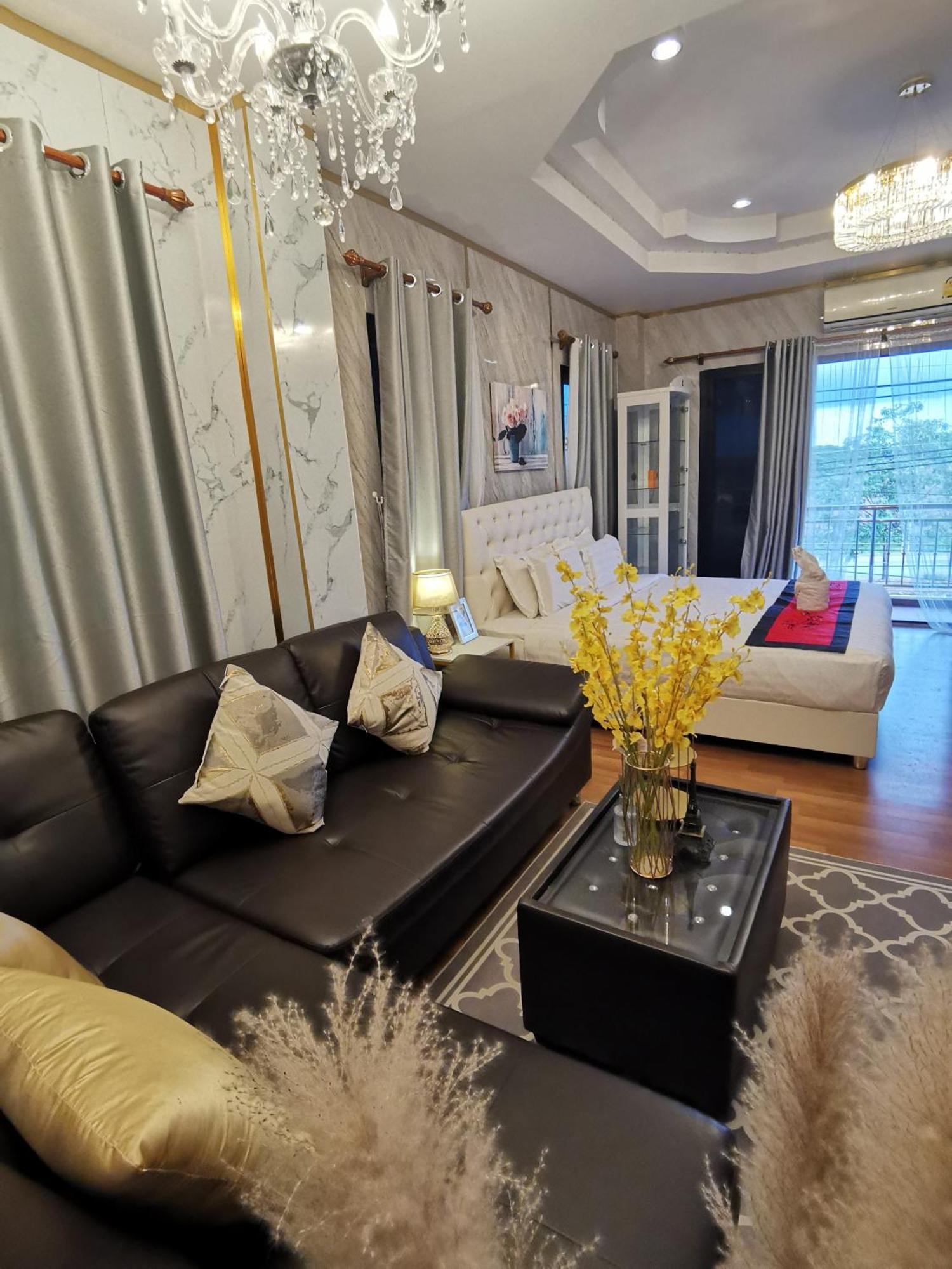 The Star Hotel Удон Тани Стая снимка