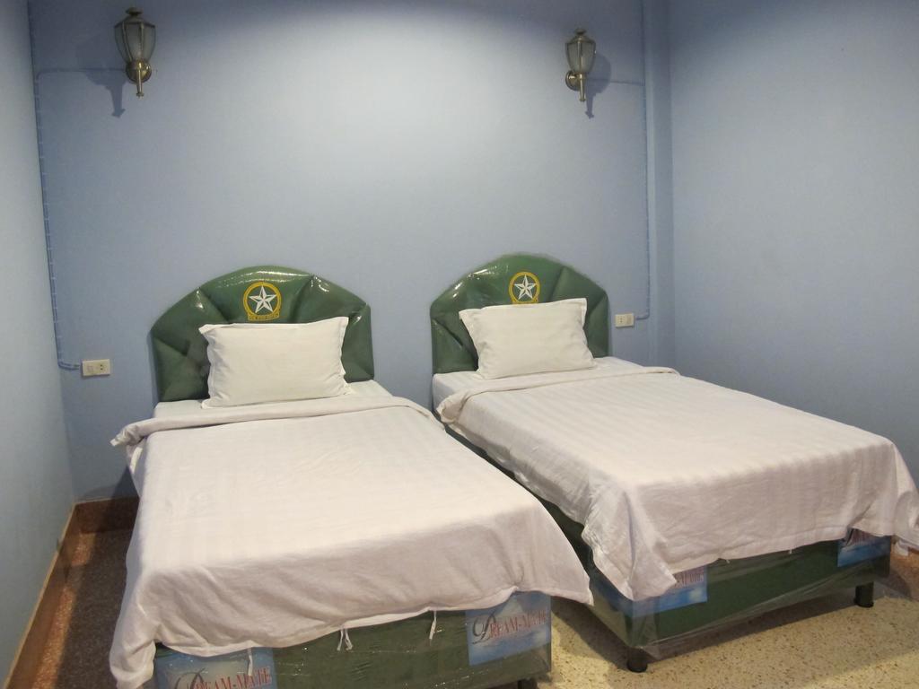 The Star Hotel Удон Тани Стая снимка