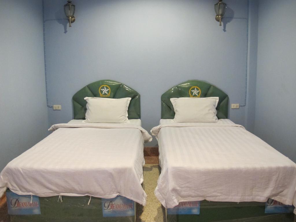 The Star Hotel Удон Тани Стая снимка