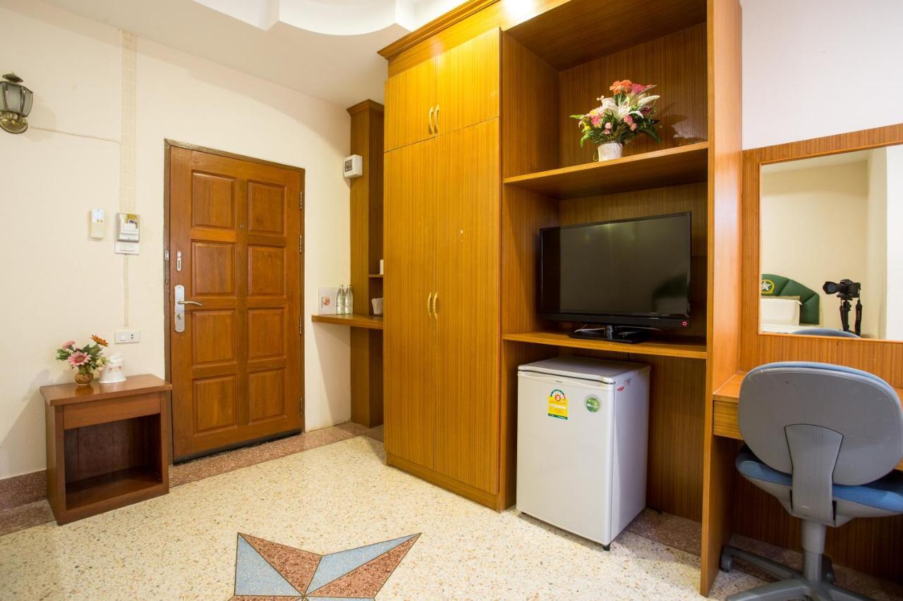 The Star Hotel Удон Тани Екстериор снимка