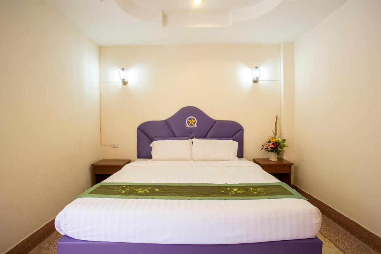 The Star Hotel Удон Тани Екстериор снимка