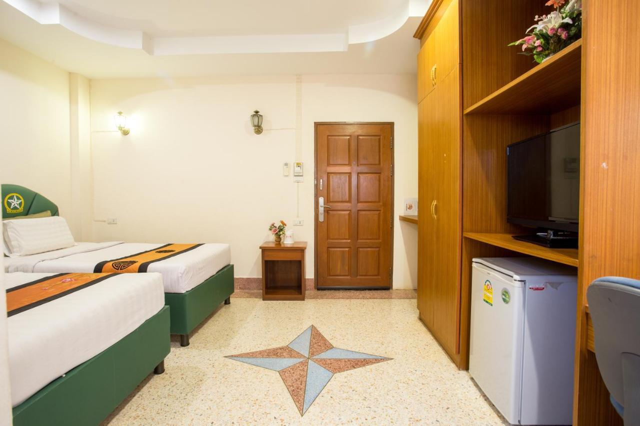 The Star Hotel Удон Тани Екстериор снимка
