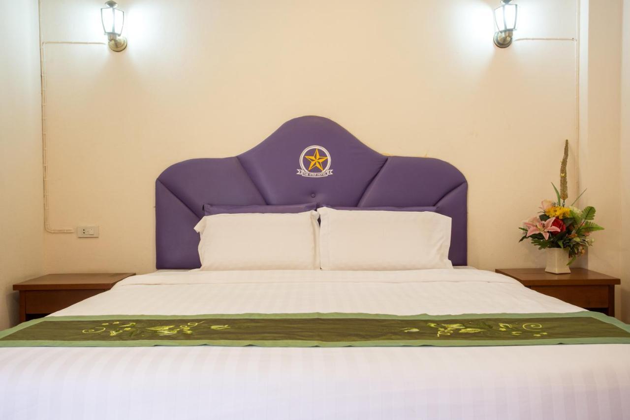 The Star Hotel Удон Тани Екстериор снимка