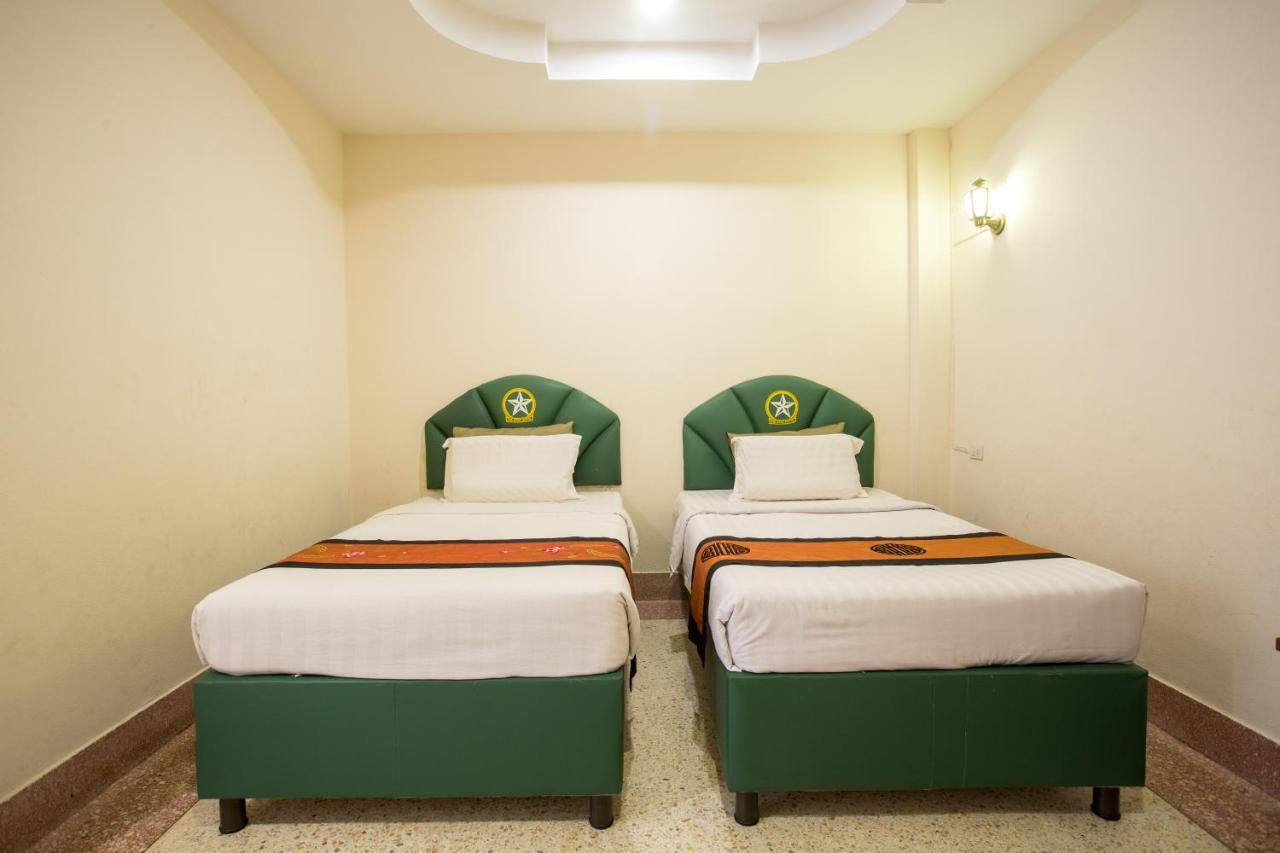 The Star Hotel Удон Тани Екстериор снимка