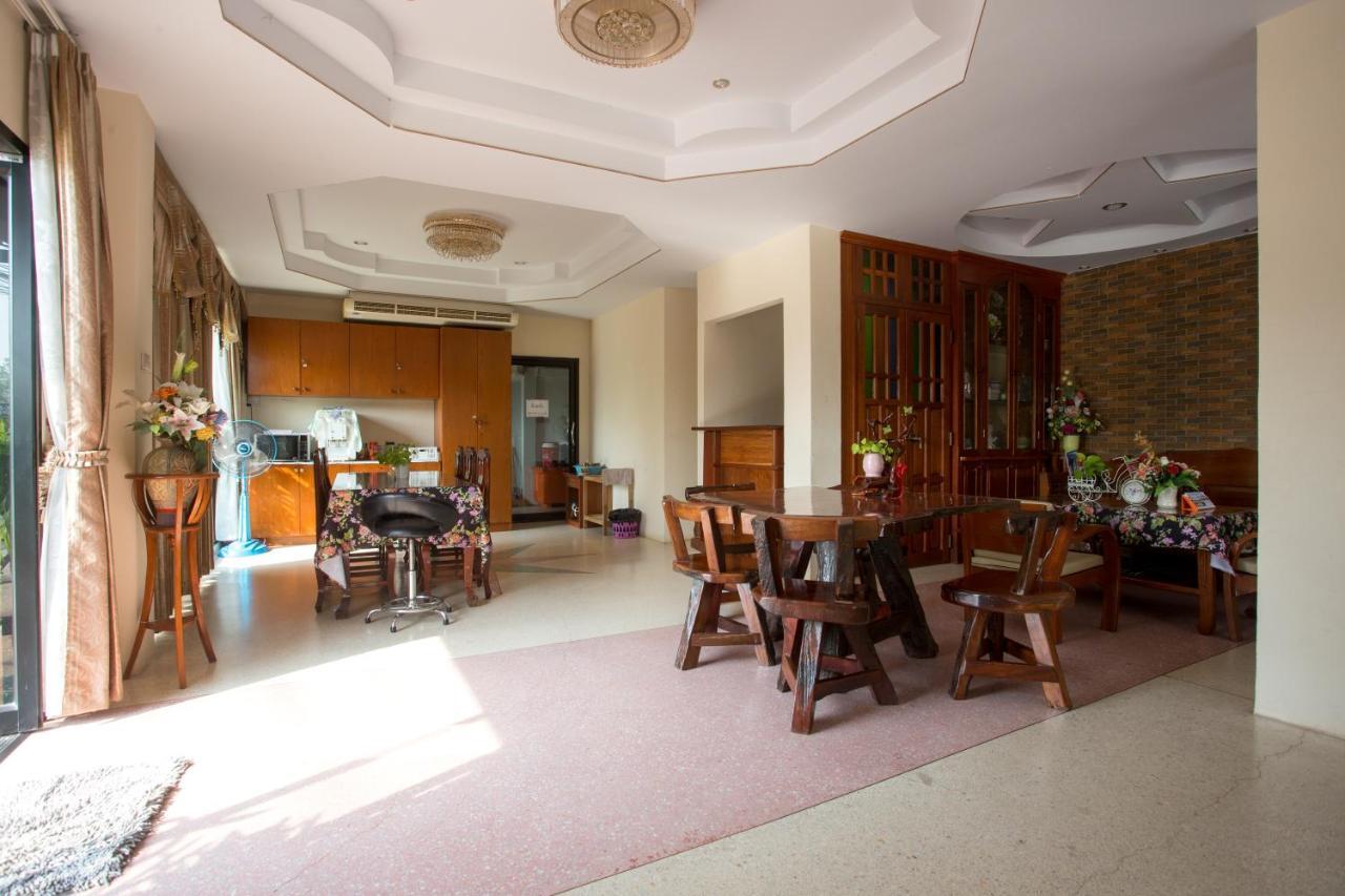 The Star Hotel Удон Тани Екстериор снимка