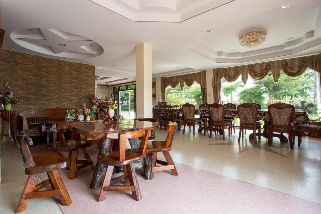 The Star Hotel Удон Тани Екстериор снимка